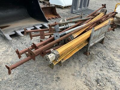 LOT TO INC. QUANTITY OF ASSORTED ACROW & SHUTTERING  PROPS
