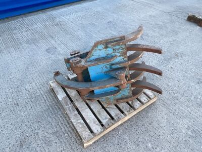 7 TYNE GRAPPLE TO SUIT 13 TON MACHINE
