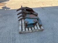 7 TYNE GRAPPLE TO SUIT 13 TON MACHINE - 6
