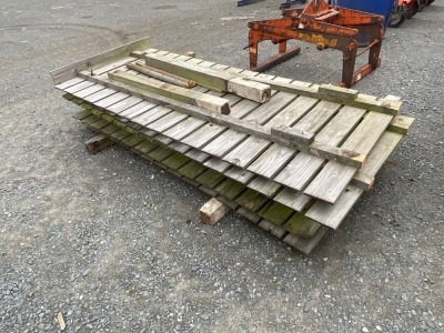 APPROX. 10m x 1000mm WOODEN FENCE & POSTS