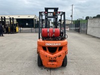 DOOSAN G25GP 2.5 TON GAS FORKLIFT - 4