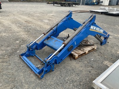 NEW HOLLAND 770TL FRONT END LOADER