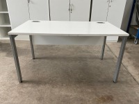 GOAL POST 1400X800mm RECTANGULAR OFFICE DESK