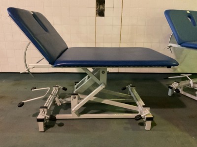 GYMNA UNIPHY HYDRAULIC 2 SECTION TREATMENT TABLE