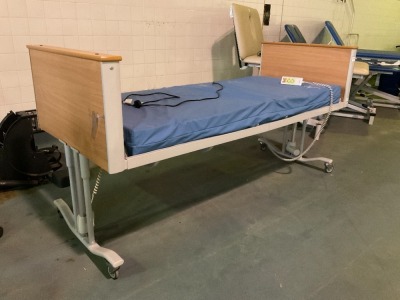 MINUET 2 ELECTRIC HOSPITAL BED & SIMUFLEX MATTRESS