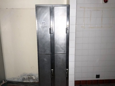 4 COMPARTMENT METAL LOCKERS
