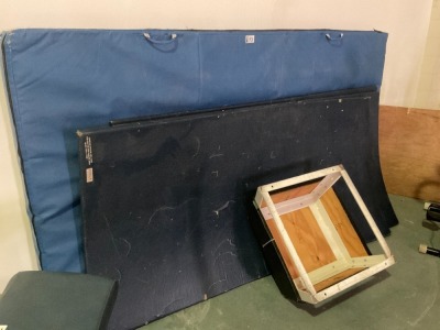 4No. ASSORTED CRASH/ LANDING MATS & DIVING PLATFORM