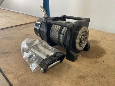 UNUSED SMALL TRAILER WINCH