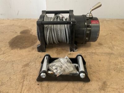 UNUSED SMALL TRAILER WINCH