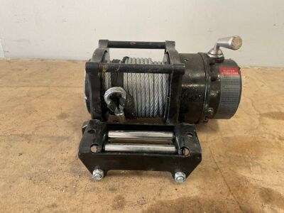 UNUSED SMALL TRAILER WINCH