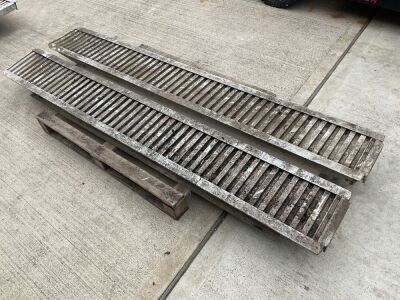 2No. APPROX. 8ft ALUMINIUM LOADING RAMPS TO SUIT TRAILER