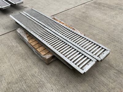 2No. APPROX. 8ft ALUMINIUM LOADING RAMPS TO SUIT TRAILER