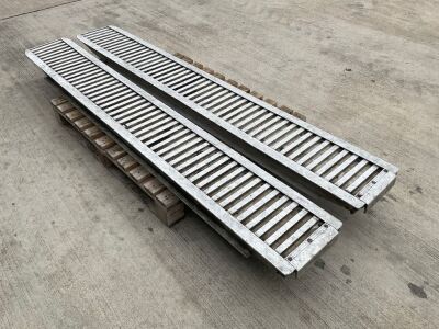 2No. APPROX. 8ft ALUMINIUM LOADING RAMPS TO SUIT TRAILER