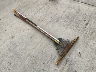 2No. ASSORTED GARDEN RAKES & 1No. EDGER