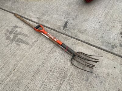 2No. ASSORTED GARDEN RAKES
