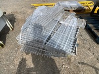 LARGE SELECTION OF MESH STEPS & ASSORTED CUTTINGS - 2