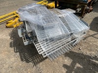 LARGE SELECTION OF MESH STEPS & ASSORTED CUTTINGS - 3