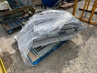 LARGE SELECTION OF MESH STEPS & ASSORTED CUTTINGS - 4
