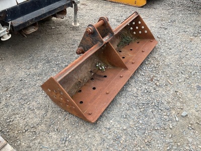 APPROX. 5ft JCB SHUGH BUCKET TO SUIT 6-8 TON MACHINE