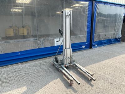 SUMNER 2010 455KGS SELF PROPELLED PERSONNEL LIFT