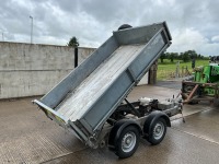 IFOR WILLIAMS APPROX. 8ft 6" x 5ft TWIN AXLE 2700KGS TIPPING TRAILER - 18