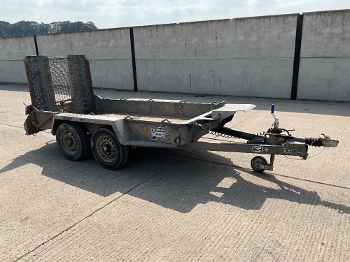 APPROX. 9ft x 4ft IFOR WILLIAMS GH94BT TWIN AXLE 2700kgs BEAVERTAIL PLANT TRAILER
