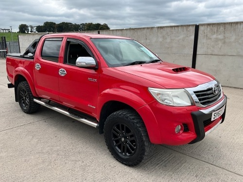 TOYOTA HILUX INVINCIBLE D-4D  3.0 DOUBLE CAB PICKUP 