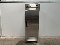 TRUE T-19FZ 427 LITRE UPRIGHT STAINLESS STEEL FRIDGE