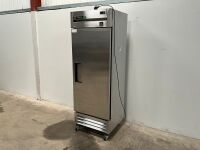 TRUE T-19FZ 427 LITRE UPRIGHT STAINLESS STEEL FRIDGE - 3