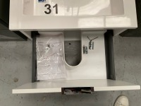 600 WALL-MOUNTED UNIT IN MATTE WHITE WITH CHROME TAP - 4