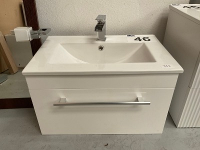 600 WALL-MOUNTED WHITE GLOSS UNIT WITH CHROME TAP