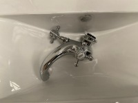 800 WALL-MOUNTED TWO-DRAWER WHITE GLOSS UNIT WITH BASIN AND CHROME TAP - 4