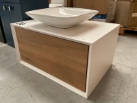 800 WALL-MOUNTED SINGLE-DRAWER UNIT WITH OAK DRAWER FRONT, MATTE WHITE SURROUND, AND FREESTANDING CERAMIC BASIN ON TOP