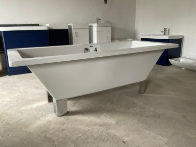 1725 × 790 FREESTANDING BATH WITH CHROME FEET