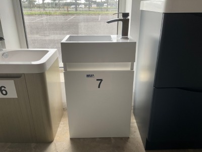 400 WALL-MOUNTED CLOAKROOM SINGLE-DOOR UNIT IN WHITE GLOSS WITH TOP-MOUNTED BASIN AND CHROME TAP