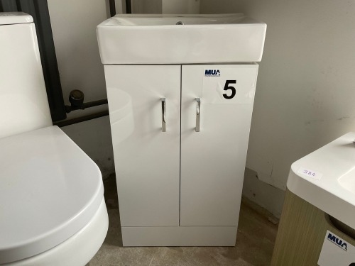 450 REDUCED-DEPTH FLOOR-STANDING TWO-DOOR UNIT WITH BASIN