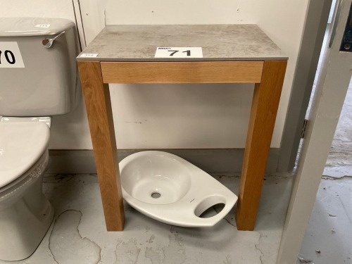 FIXED-TO-WALL LEG SET WITH FREESTANDING BOWL