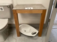 FIXED-TO-WALL LEG SET WITH FREESTANDING BOWL