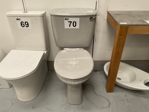 CLASSIC PUTTY-GREY OPEN-BACK CLOSE-COUPLED TOILET WITH PAN, CISTERN AND SEAT