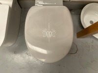 CLASSIC PUTTY-GREY OPEN-BACK CLOSE-COUPLED TOILET WITH PAN, CISTERN AND SEAT - 4
