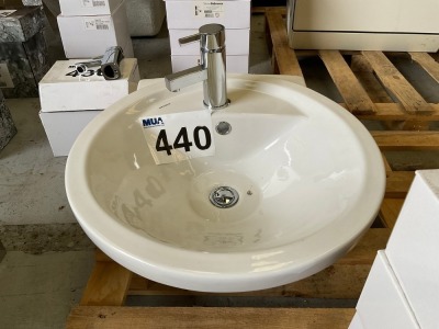 WALL-MOUNTED CERAMIC BASIN INCLUDING CHROME TAP
