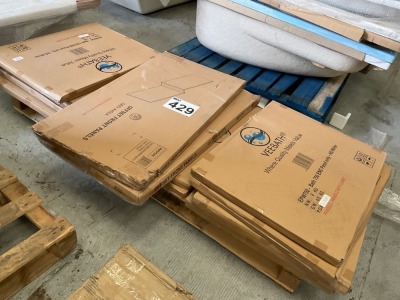 PALLET OF BATH PANELS, MOSTLY WHITE GLOSS