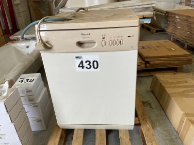 FREESTANDING HOTPOINT AQUARIUS DISHWASHER, MODEL DF61N