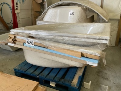 MIXED PALLET OF CORNER BATHS