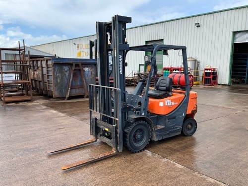 DOOSAN G25GP 2.5 TON GAS FORKLIFT