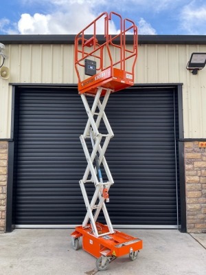 SNORKEL S3010P BATTERY OPERATED PERSONNEL LIFT