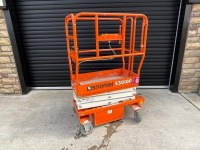 SNORKEL S3010P BATTERY OPERATED PERSONNEL LIFT - 8