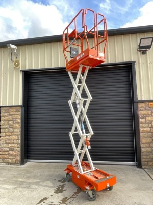 SNORKEL S3010P BATTERY OPERATED PERSONNEL LIFT