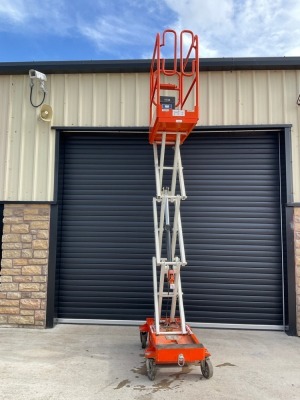 SNORKEL S3010P BATTERY OPERATED PERSONNEL LIFT