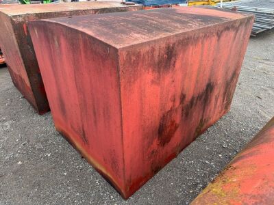 APPROX. 6ft x 4ft x 4ft METAL FUEL TANK